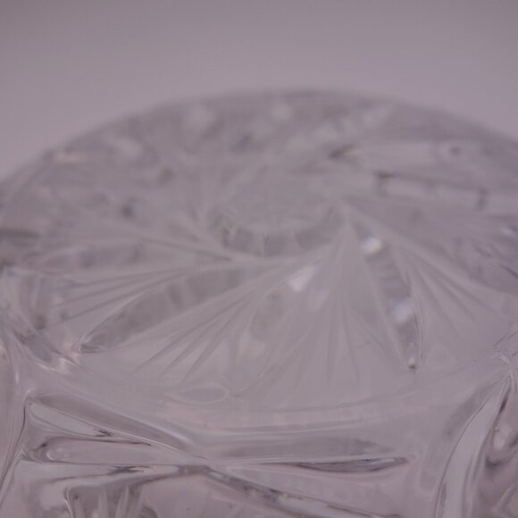 Circle Ash Tray with Pinwheel Pattern & Some Weight To It! - Picture 14 of 16